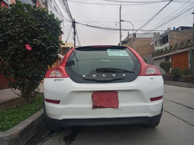 Volvo C30 • 2012 • 96,000 km 6
