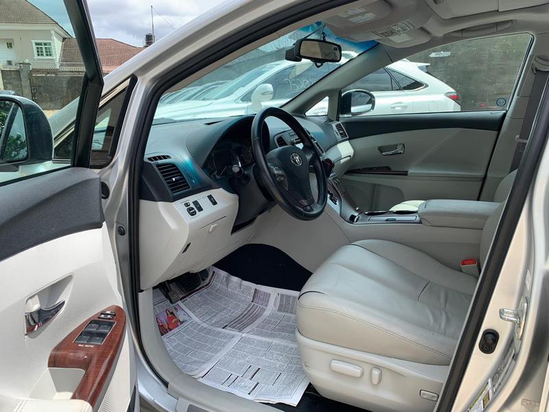 Toyota Avanza • 2010 • 32,423 km 2