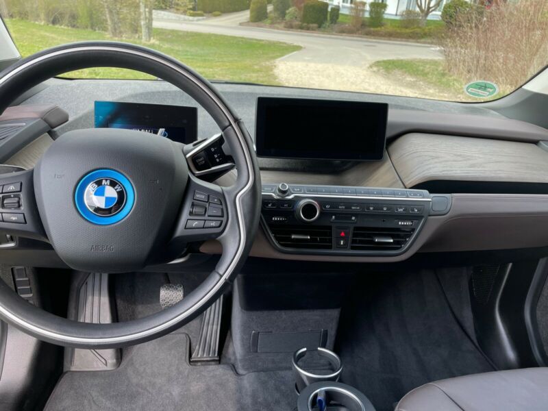 BMW i3 • 2020 • 30,980 km 9
