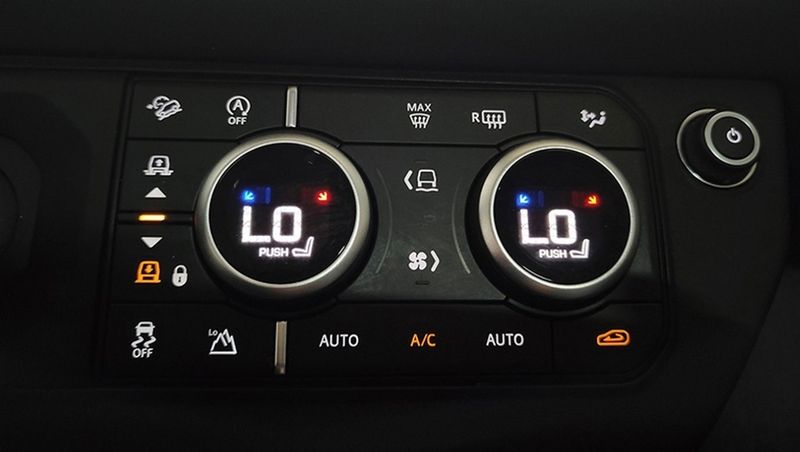 Land Rover Defender • 2020 • 83,500 km 12