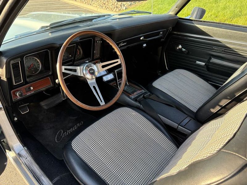 Chevrolet Camaro • 1969 • 145,000 km 24