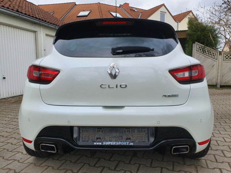 Renault Clio • 2014 • 98,594 km 9