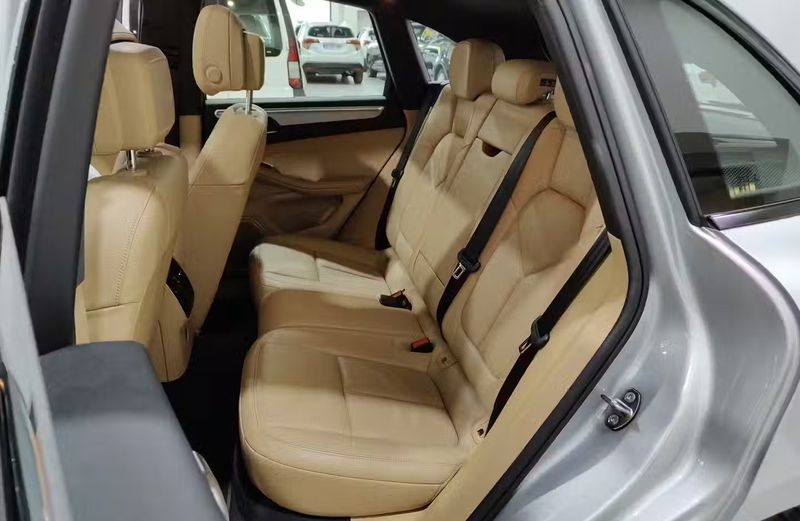 Porsche Macan • 2017 • 61,900 km 6