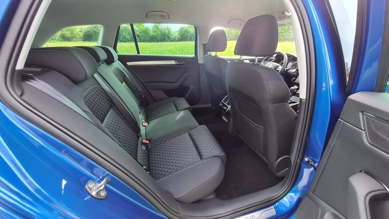 Škoda Superb • 2020 • 83,445 km 13