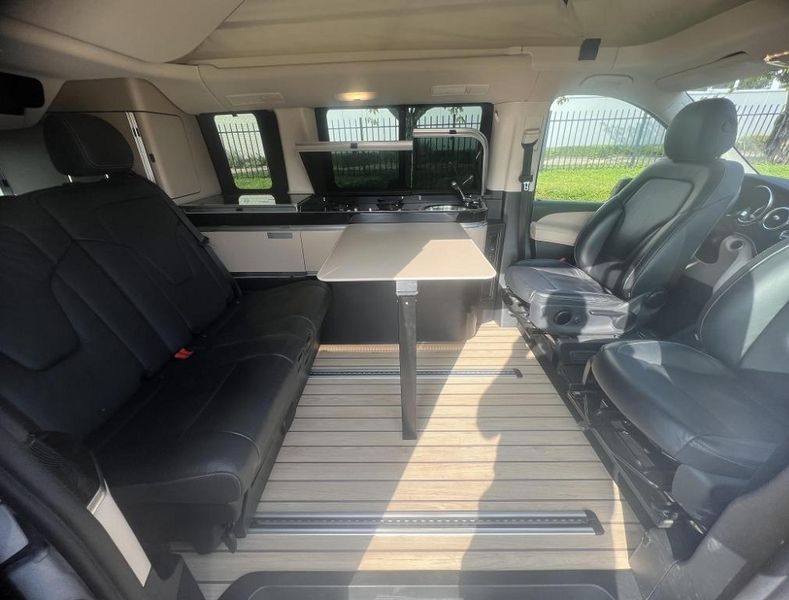 Mercedes-Benz 210 Van • 2018 • 101,000 km 10