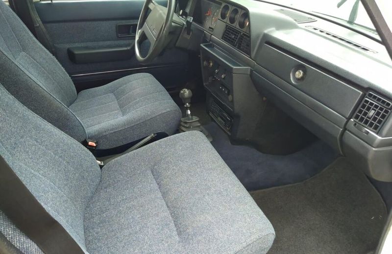 Volvo 240 • 1988 • 300,000 km 6