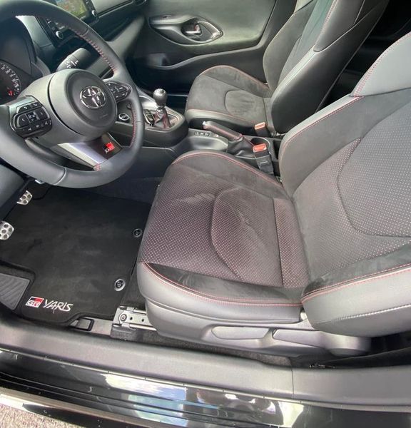 Toyota Yaris • 2009 • 90,000 km 5