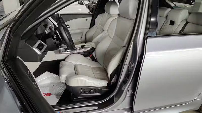 BMW M5 • 2005 • 128,313 km 4