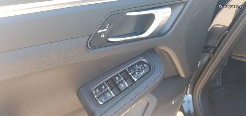 Porsche Macan • 2019 • 30,000 km 4