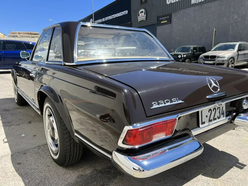 Mercedes-Benz SL • 1963 • 90,000 km 12