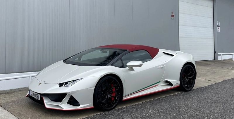 Lamborghini Huracan • 2021 • 8,000 km 1