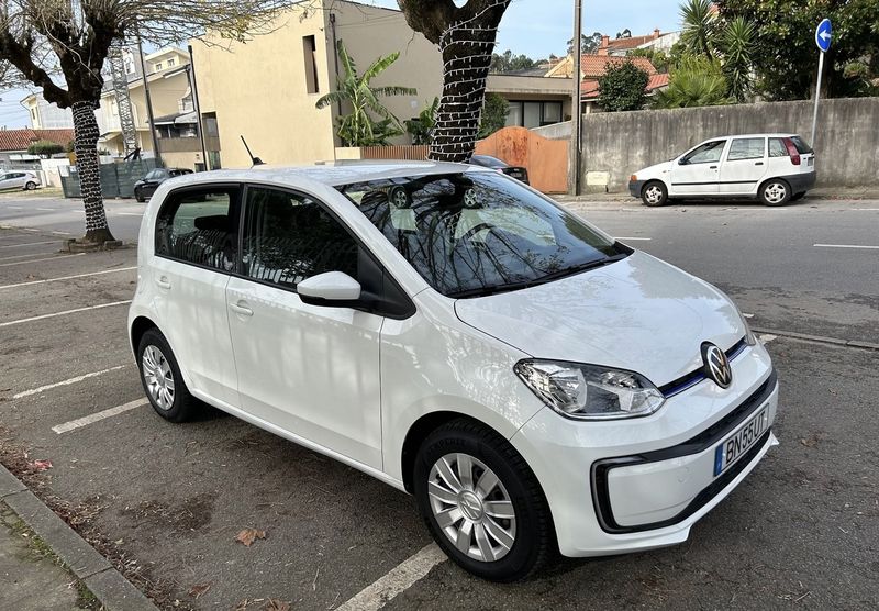 Volkswagen Eos • 2021 • 11,700 km 2