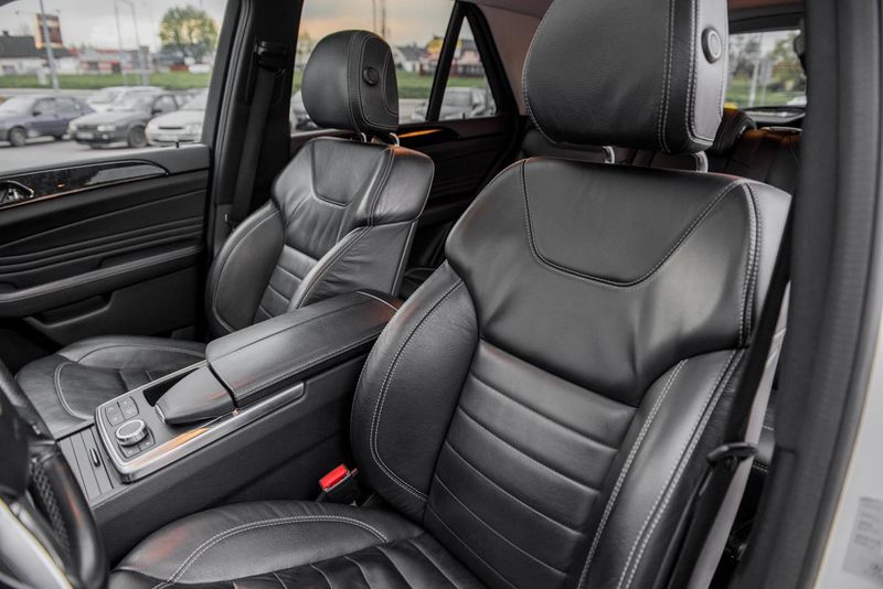 Mercedes-Benz ML350 • 2013 • 215,000 km 6