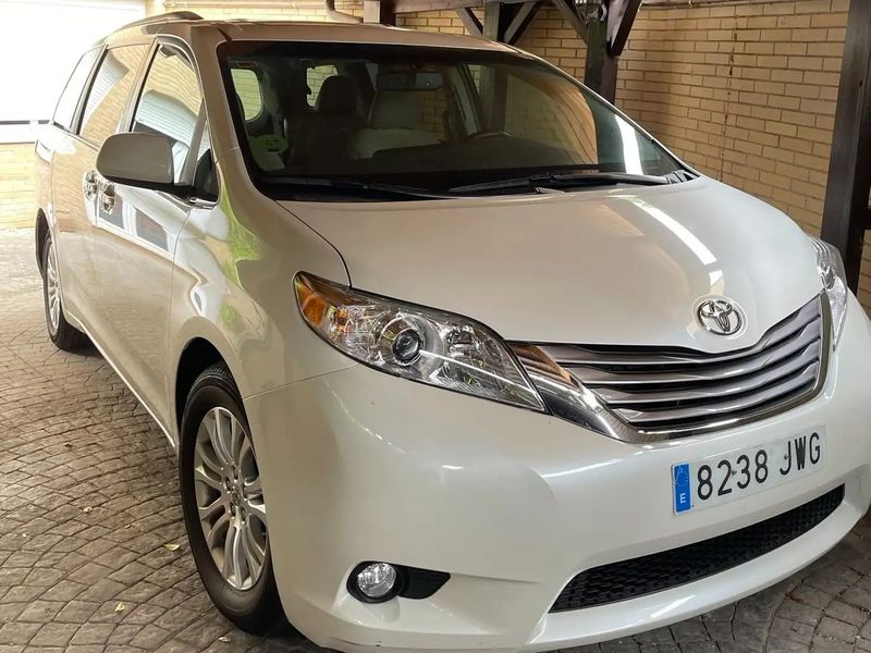 Toyota Sienna • 2014 • 61,000 km 1