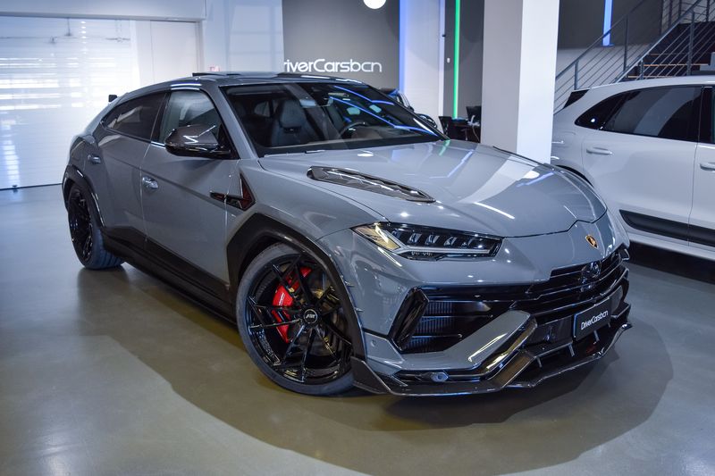 Lamborghini Urus • 2023 • 700 km 3