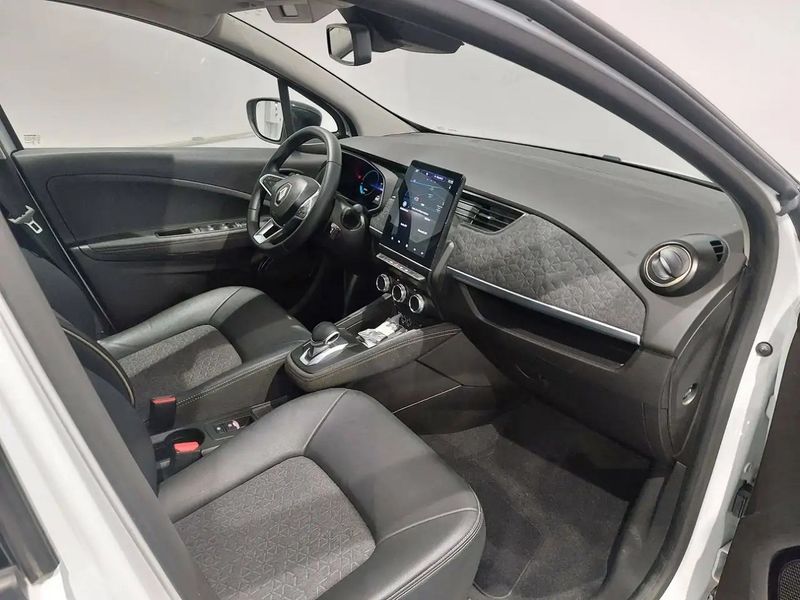 Renault Zoé • 2023 • 22,231 km 6