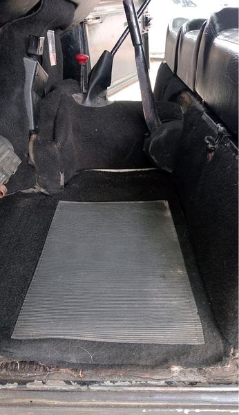 Land Rover LR4 • 1980 • 50,000 km 5