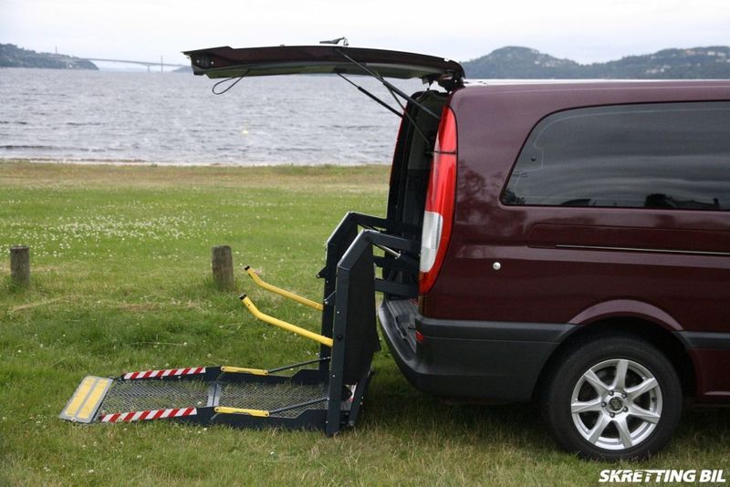 Mercedes-Benz 210 Van • 2007 • 85,000 km 1