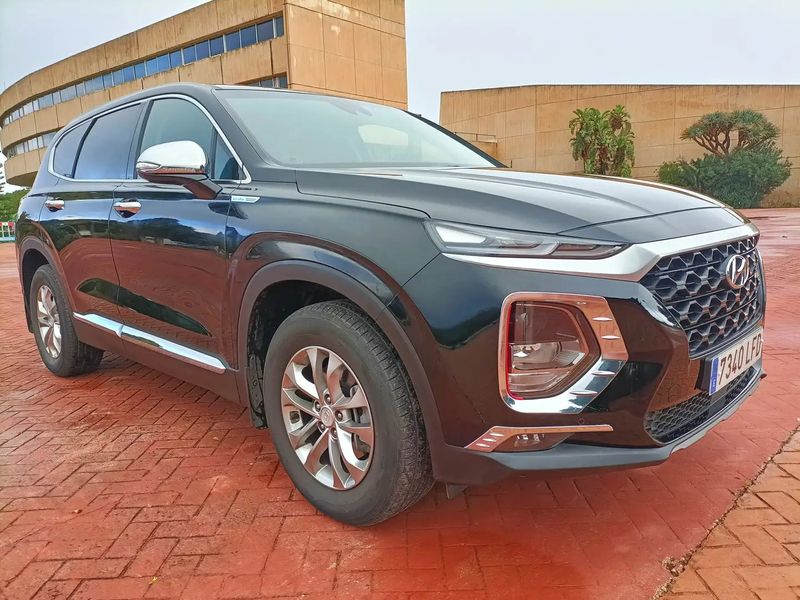 Hyundai Santa Fe • 2020 • 18,400 km 2