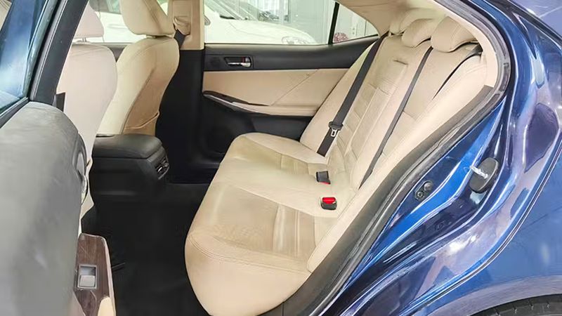 Lexus IS • 2014 • 136,088 km 3