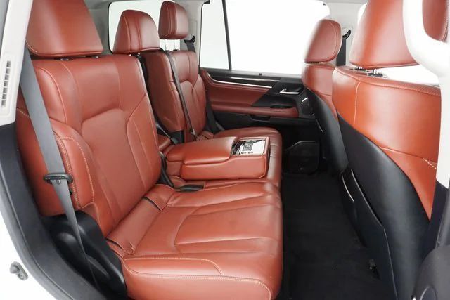 Lexus LX • 2019 • 33,932 mi 17