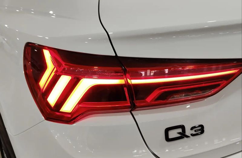 Audi Q3 • 2024 • 18,611 km 9