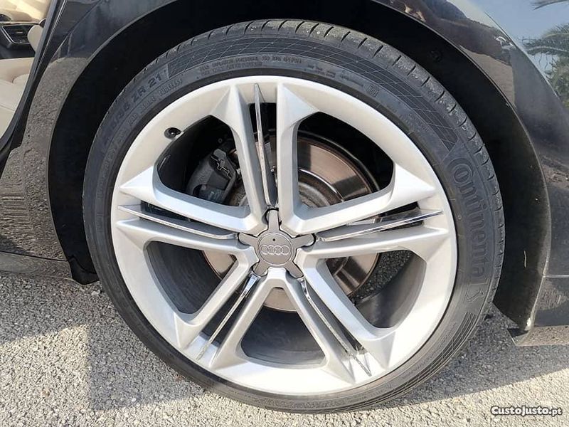 Audi A8 • 2013 • 139,000 km 5