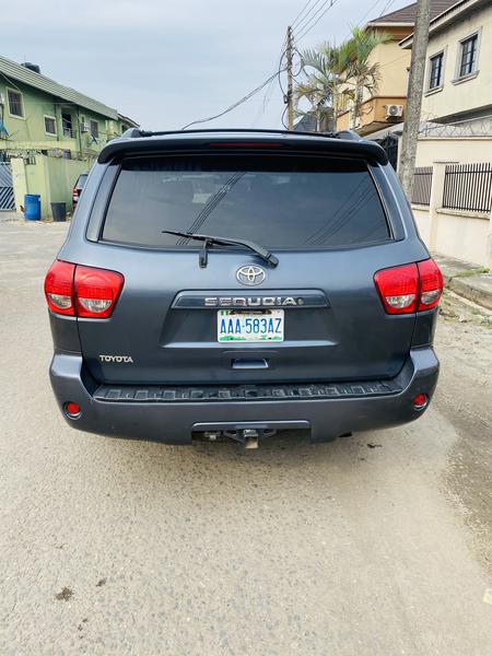 Toyota Sequoia • 2009 • 31,448 km 2