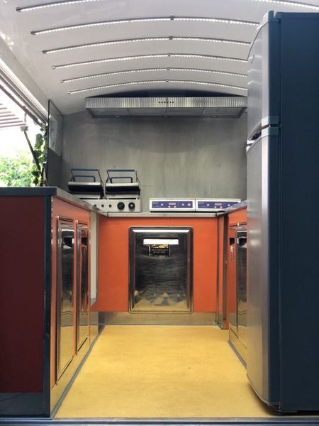 Mercedes-Benz 310 Van • 1982 • 90,000 km 4