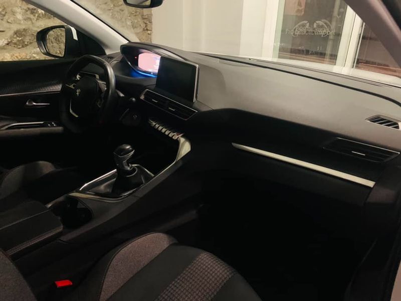 Peugeot 308 • 2017 • 180,000 km 3
