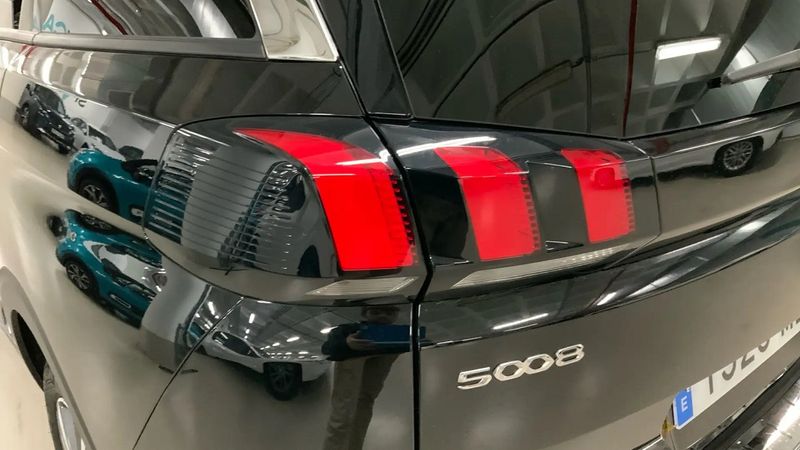 Peugeot 5008 • 2023 • 20,900 km 10