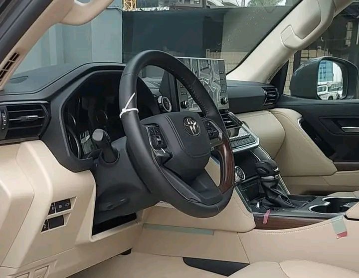 Toyota Land Cruiser • 2019 • 54 km 2