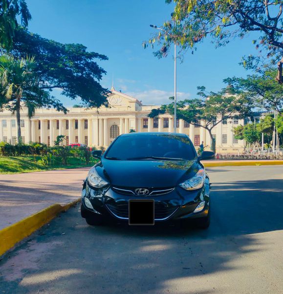 Hyundai Elantra • 2012 • 123,456 km 3