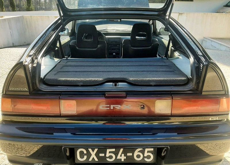 Honda CR-X • 1990 • 80,000 km 6