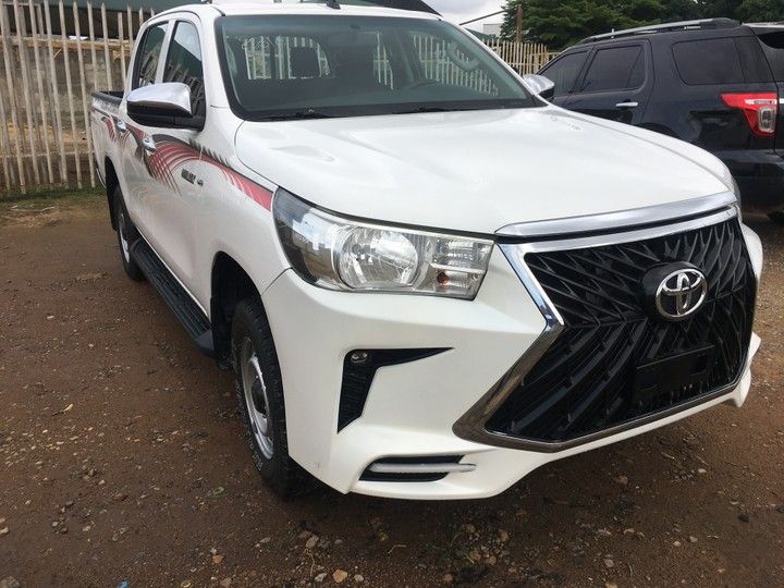 Toyota Hilux • 2016 • 32 km 4