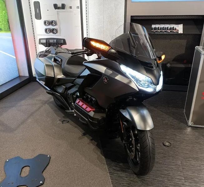 Honda gold- wing • 2023 • 2,496 km 1