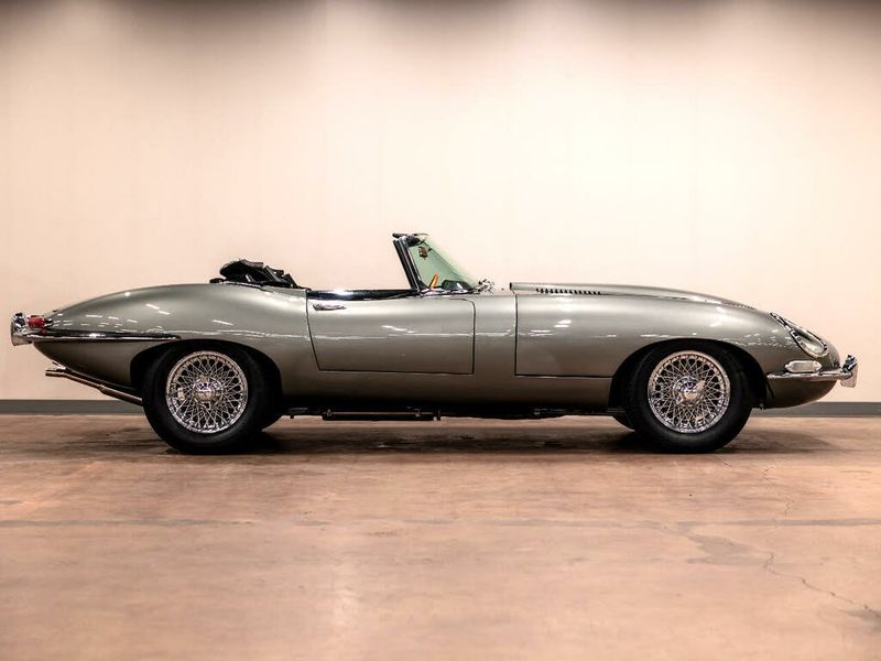 Jaguar E-PACE • 1967 • 42,690 km 22