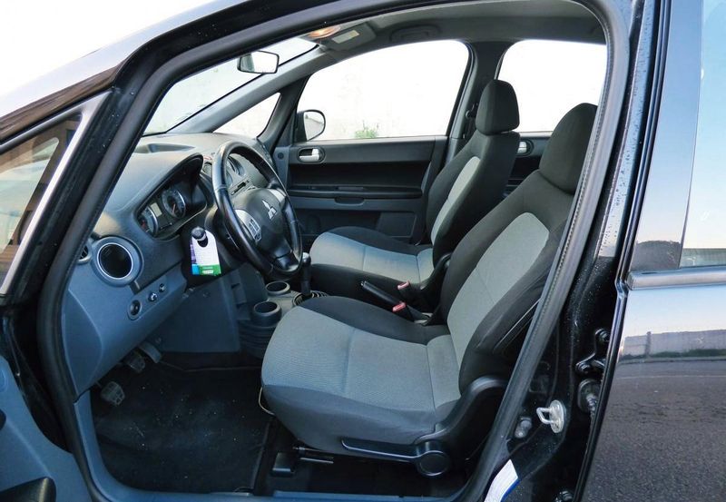 Mitsubishi Colt • 2010 • 150,000 km 5