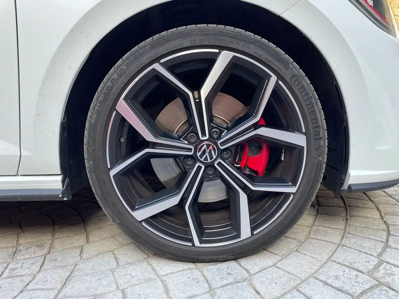 Volkswagen Polo • 2023 • 13,300 km 14