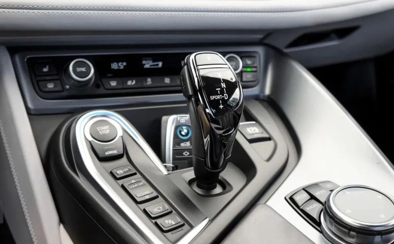 BMW i8 • 2014 • 89,430 km 14