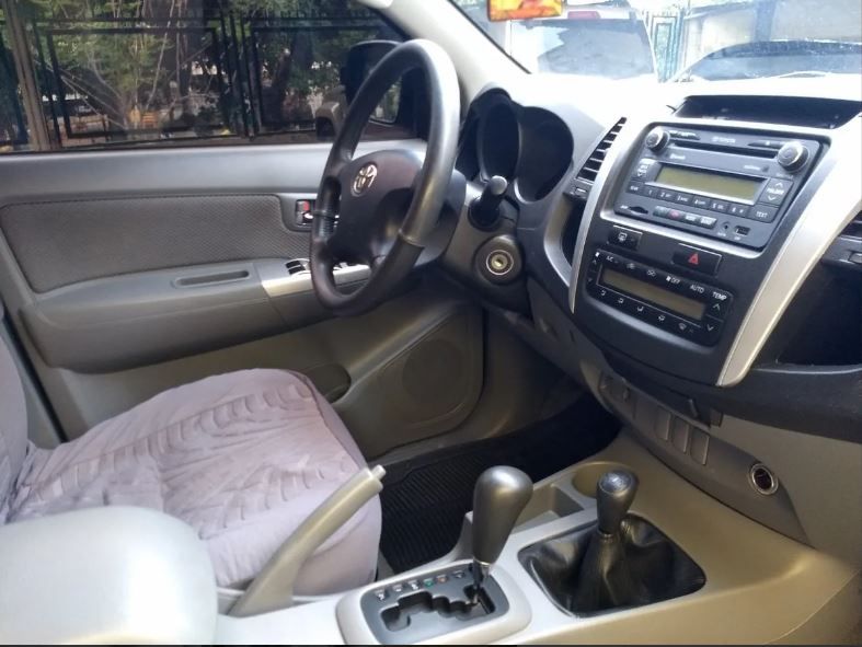 Toyota Hilux • 2011 • 170,000 km 4