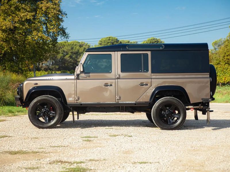 Land Rover Defender • 2011 • 83,000 km 6