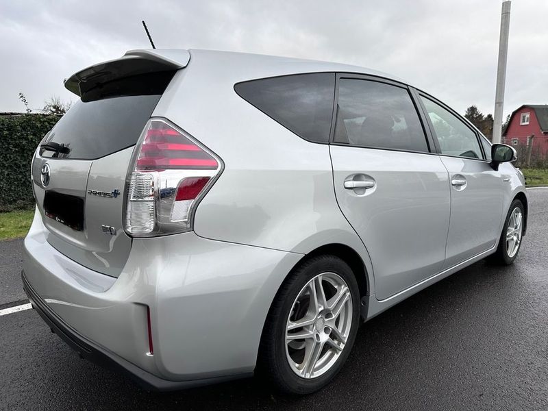 Toyota Prius • 2016 • 74,000 km 3