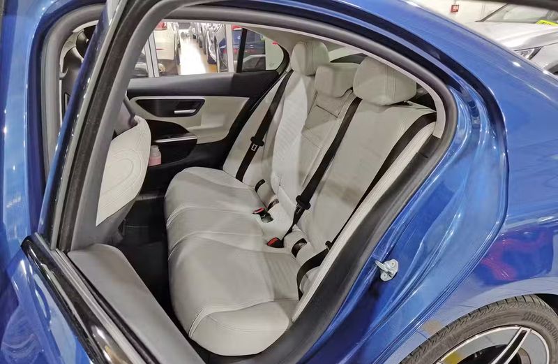 Mercedes-Benz C-Class • 2023 • 87,221 km 8