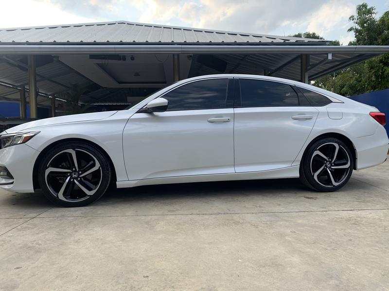 Honda Accord • 2018 • 30 km 8