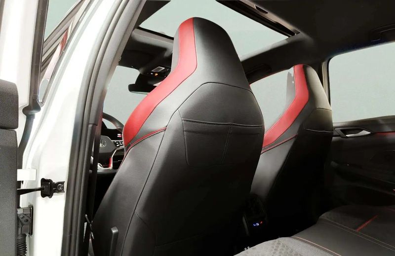 Volkswagen Golf • 2024 • 26,682 km 6