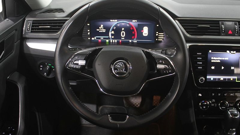 Škoda Superb • 2022 • 19,247 km 6