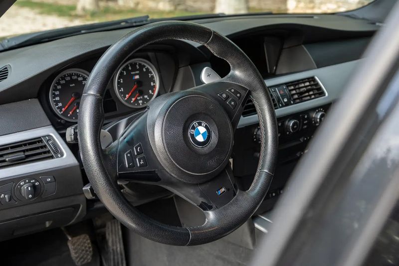 BMW 5 Series • 2007 • 137,700 km 11