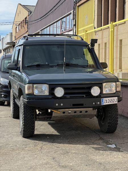 Land Rover Discovery • 1994 • 250,000 km 2