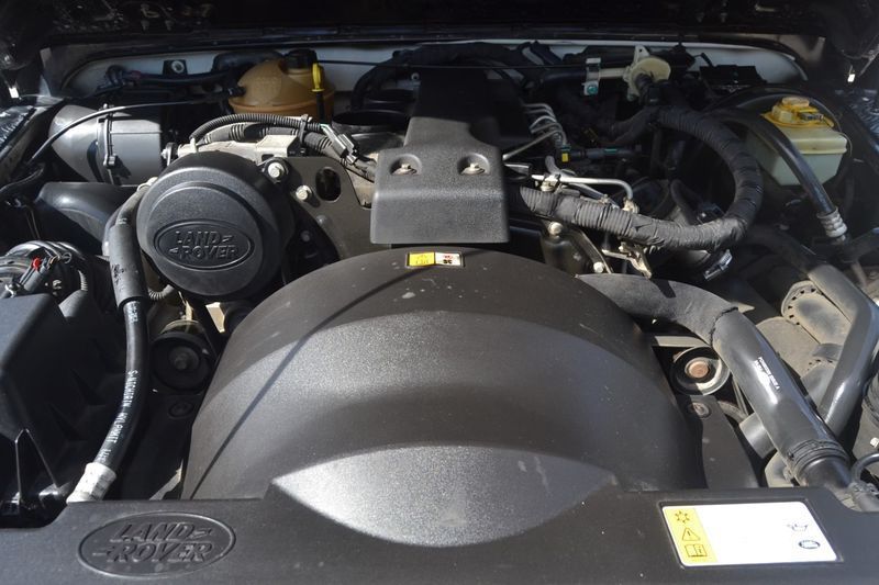 Land Rover Defender • 2010 • 147,000 km 12